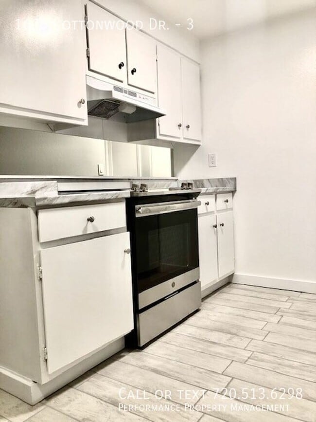 Building Photo - 1606 Cottonwood Dr