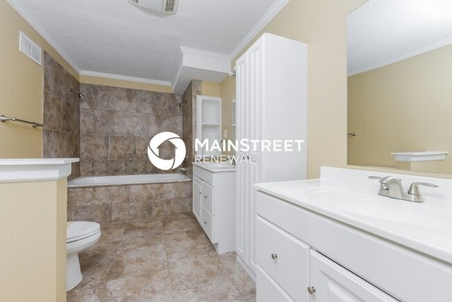 Building Photo - 4 Bedroom Pet-Friendly Home in Leavenworth, KS with Main Street Renewal
