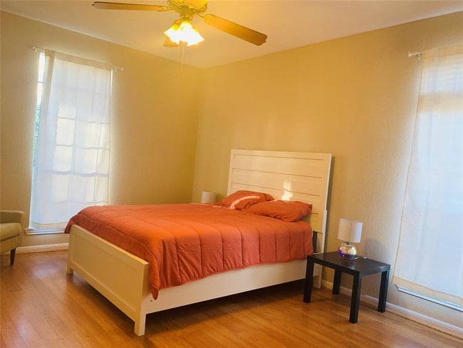 Building Photo - 2400 N Braeswood Blvd