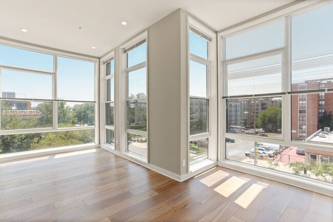 Building Photo - Available Now! Recent build! Professionally Managed// 2 bedroom 2 bathroom Luxury Condo// Petworth!