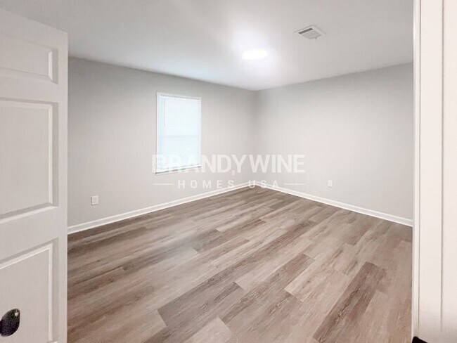 Building Photo - 324 Laurel Ln