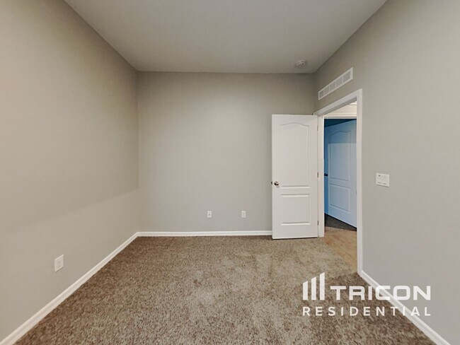Building Photo - 606 Arlington Ct