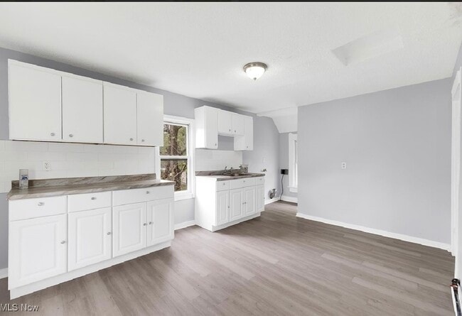 Building Photo - 2056 W 95th St