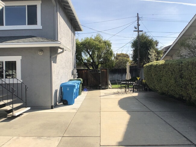 Building Photo - Convenient Santa Clara Location
