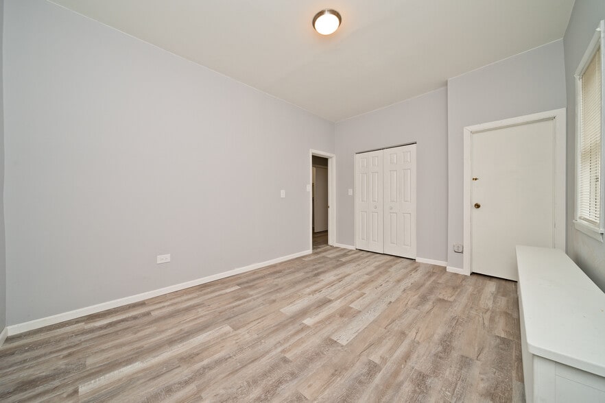 Building Photo - 3641 S Union Ave