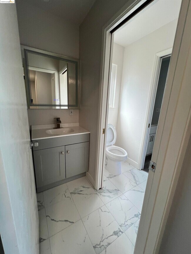 Building Photo - 54 S Lake Dr