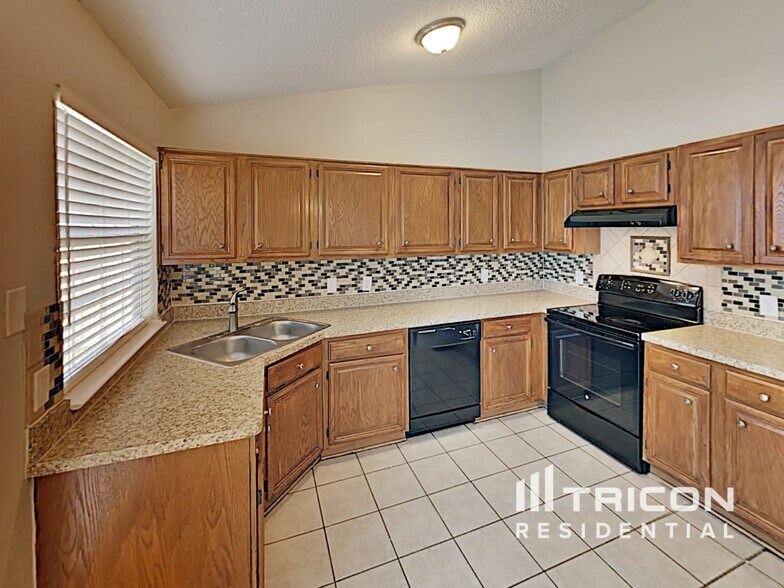 Building Photo - 2601 Country Creek Ln