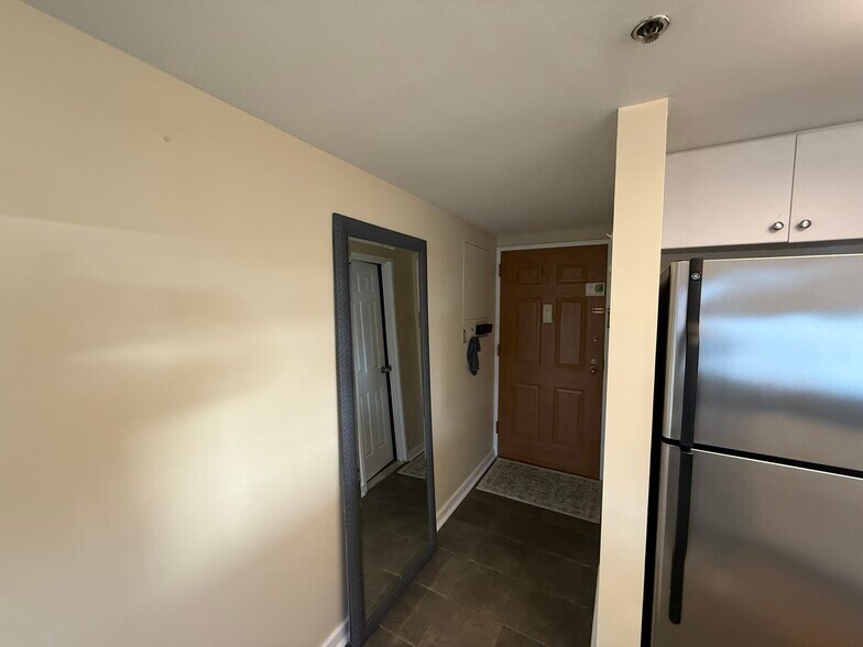 Building Photo - 127 Greyrock Pl