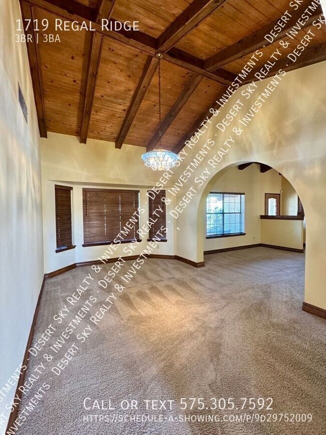 Building Photo - 1719 Regal Ridge St