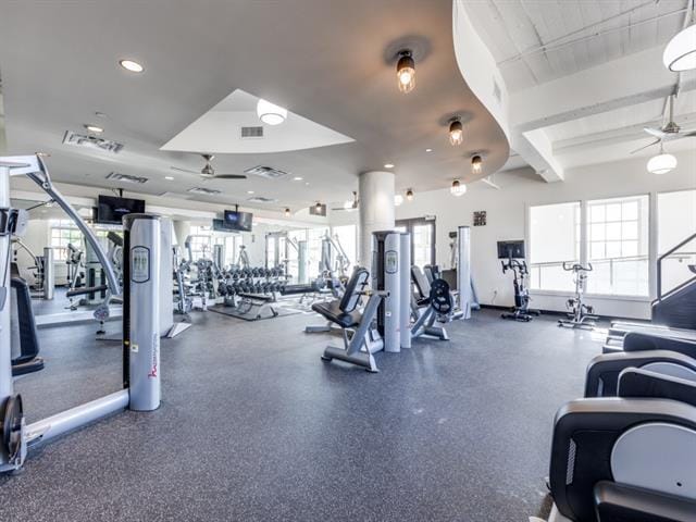 Building Photo - 2600 W 7th St