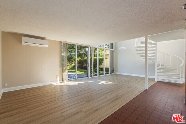 Building Photo - 4173 Del Mar Ave