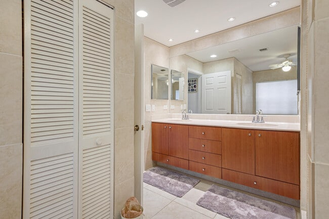 Building Photo - 11570 Briarwood Cir