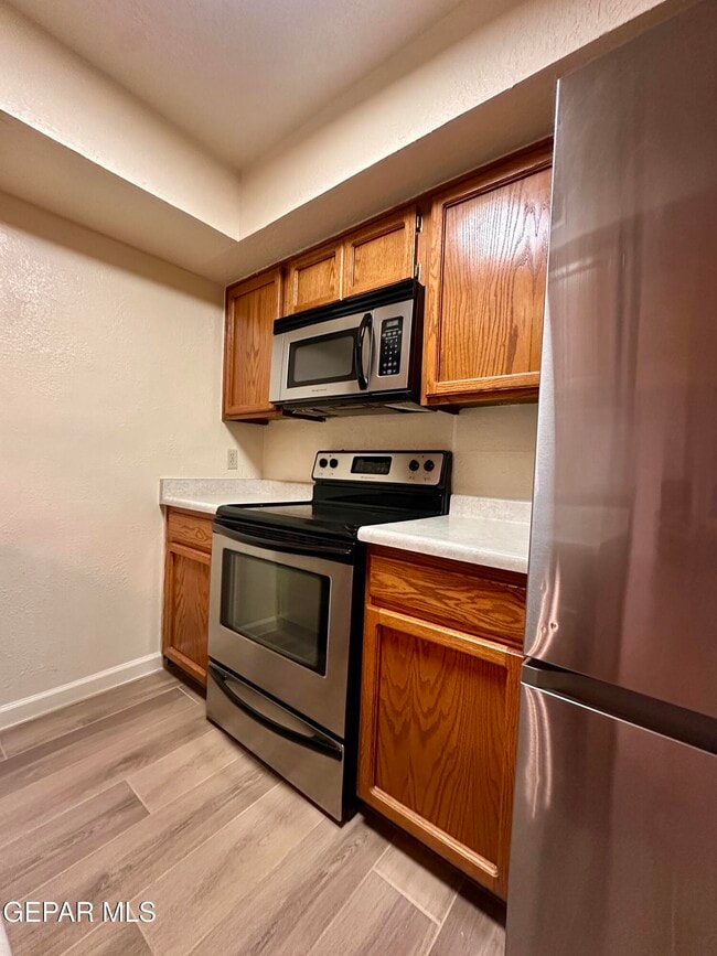Building Photo - 6201 Escondido Dr