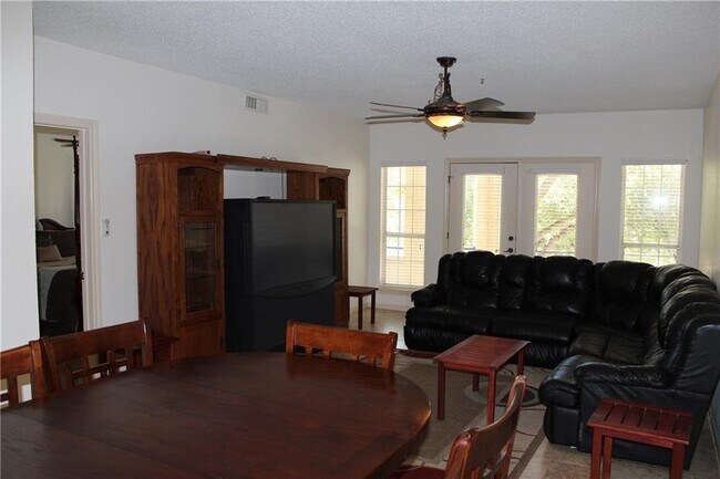 Building Photo - 3404 American Dr