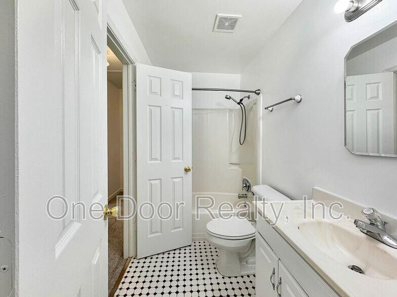 Building Photo - 285 Merrimac Trail
