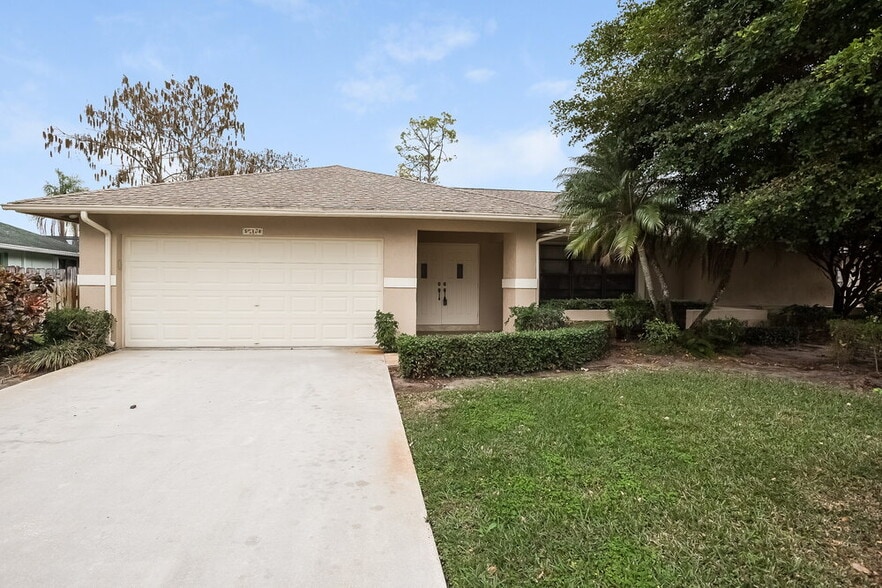 Primary Photo - 518 Azure Ave