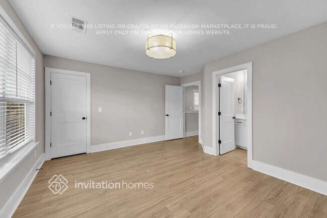 Building Photo - 246 Founders Ln