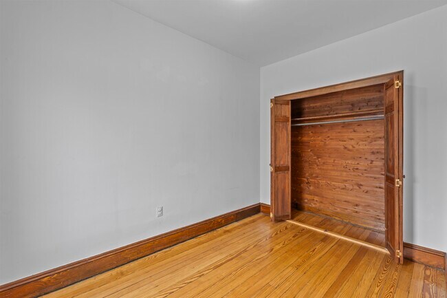 Building Photo - 201 19th St