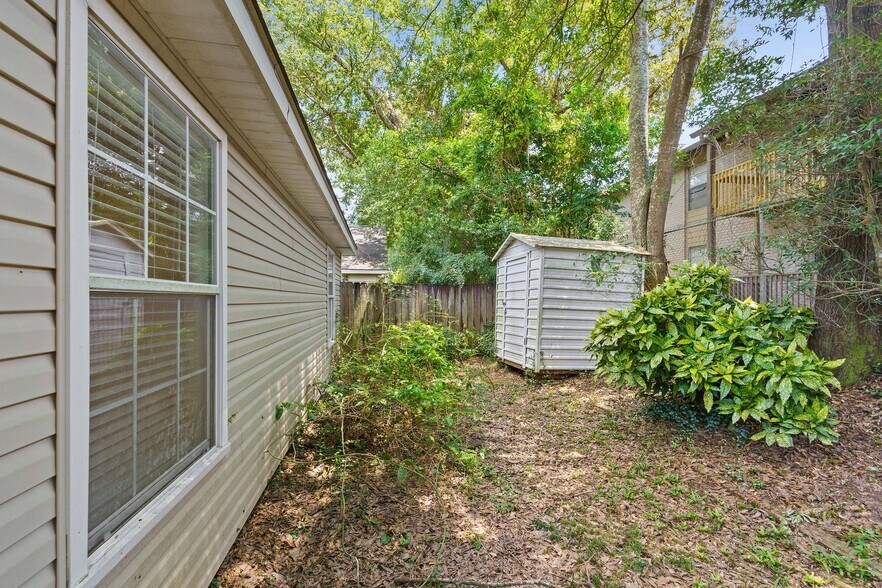 Building Photo - 6355 Burnham Wood Pl