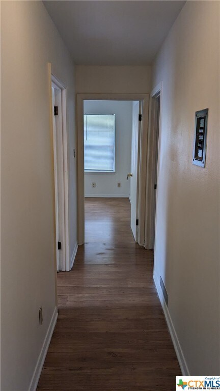 Building Photo - 1437 Highland Dr