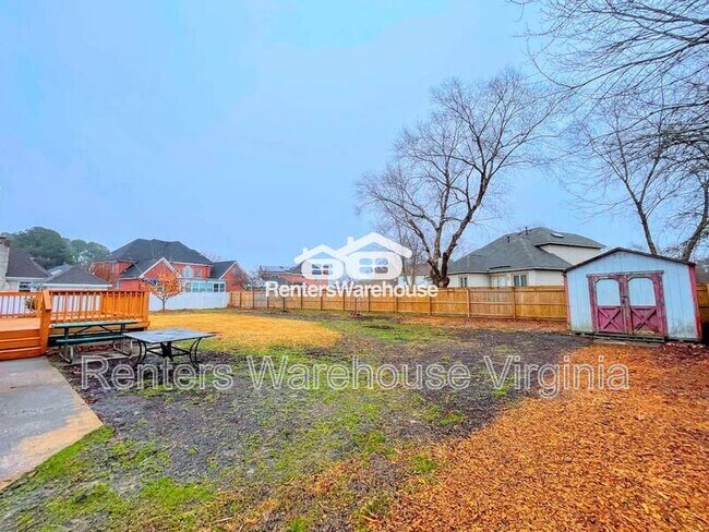 Building Photo - 352 Peace Haven Dr