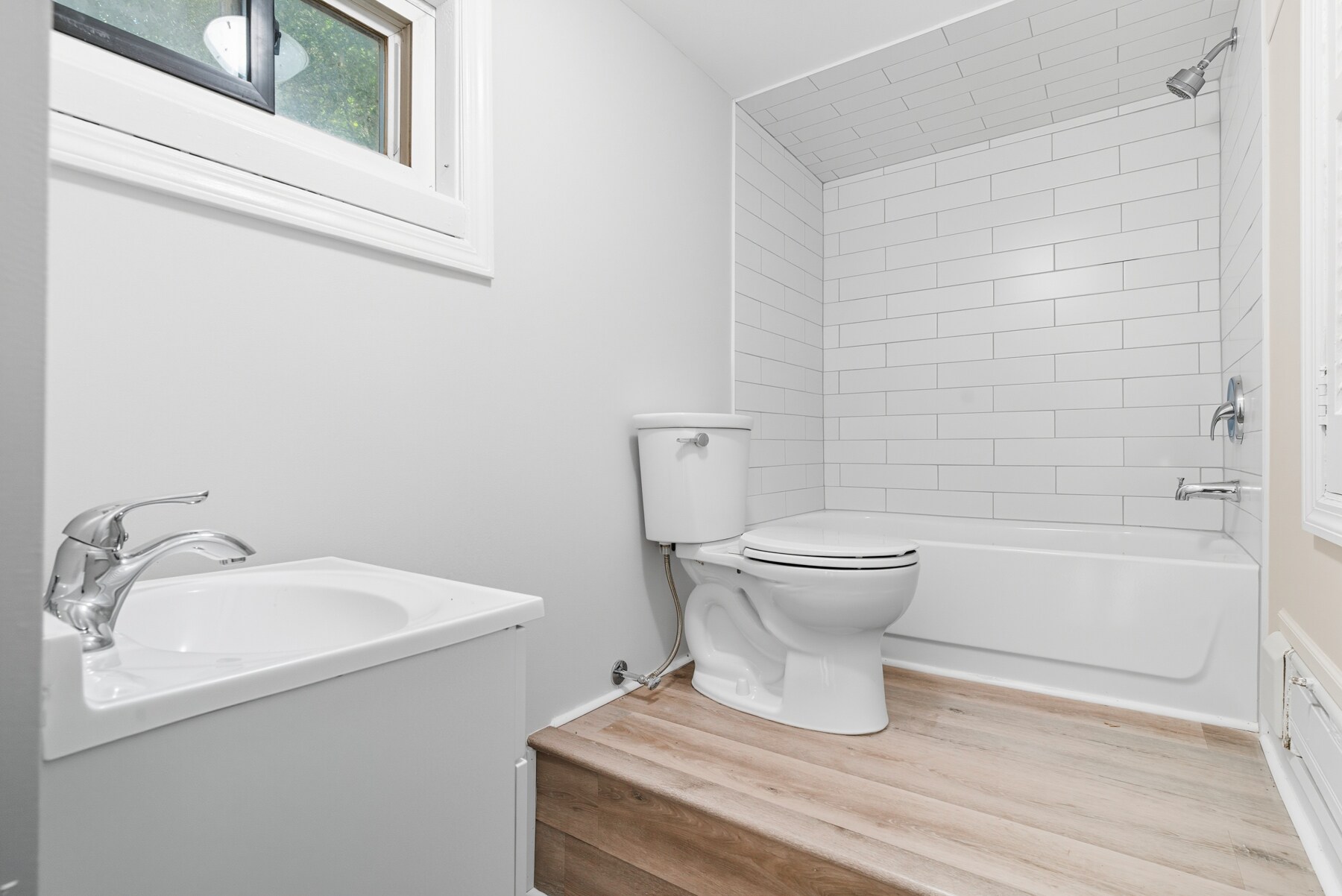 Bathroom 2 - 115 Billian St