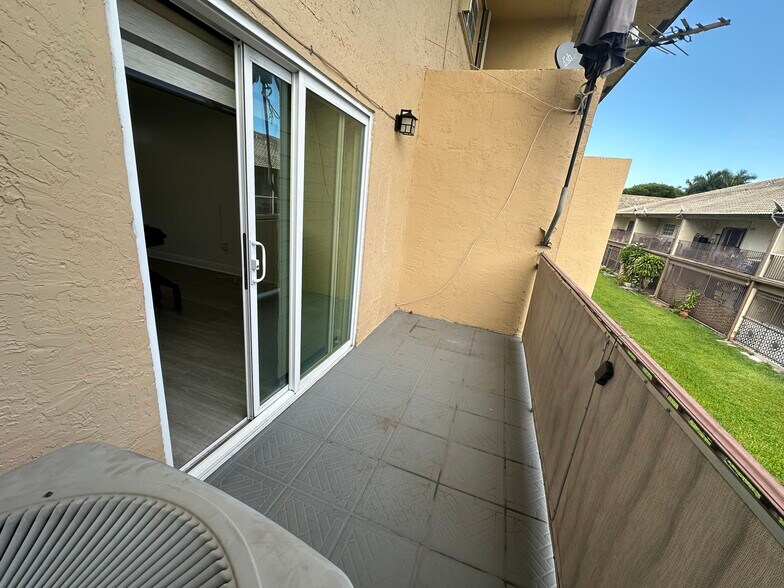 Outside balcony - 8851 NW 119th St