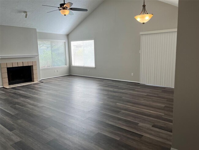 Building Photo - 1722 Sullins Way
