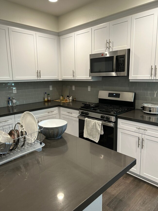 Building Photo - 344 Millstream Ct