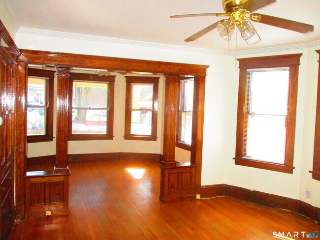 Building Photo - 247 Flax Hill Rd