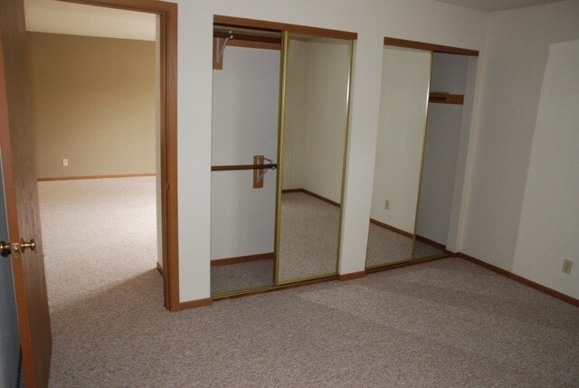 BR1 with large closets - 9915 W Oklahoma Ave