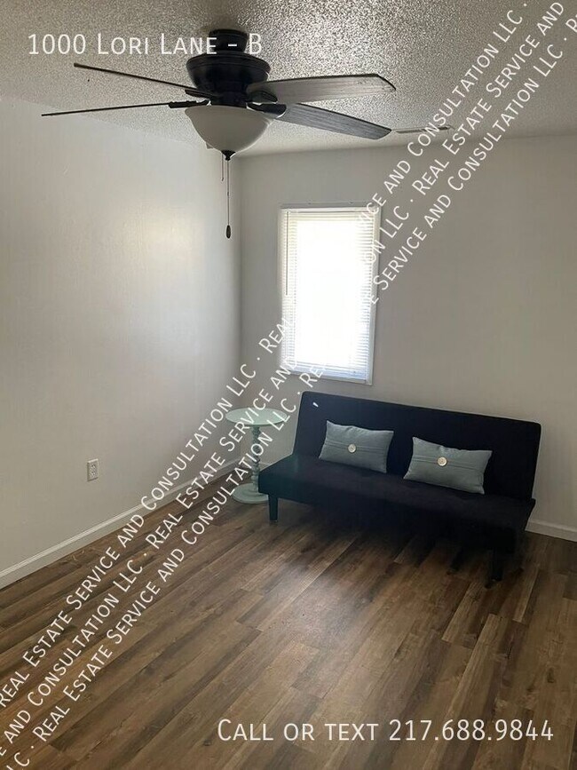 Building Photo - 1000 Lori Ln