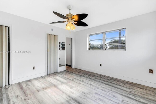 Building Photo - 285 NE 191st St