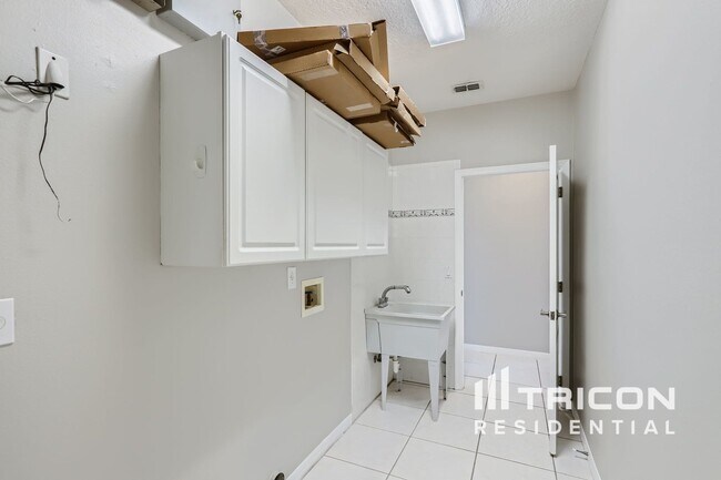 Building Photo - 14682 Braddock Oak Dr