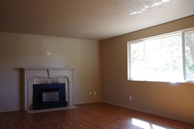 Building Photo - NOW AVAILABLE! MUST SEE - BEAUTIFUL 4BR/3B...