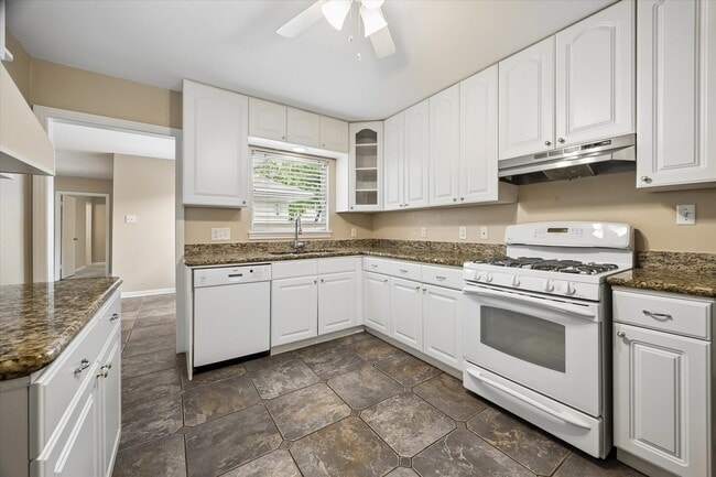 Building Photo - 5610 Evergreen St
