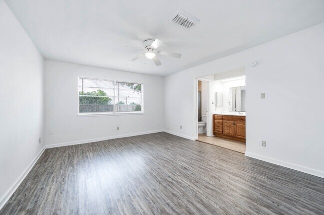 Building Photo - 13706 Towneway Dr