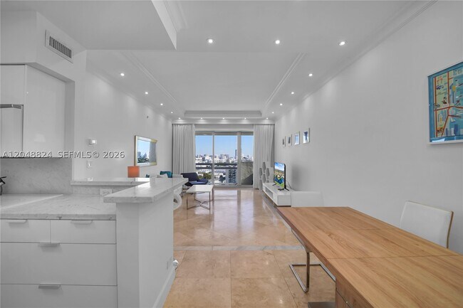 Building Photo - 1500 Bay Dr E