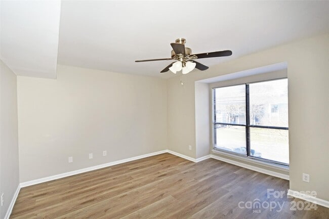 Building Photo - 11185 Harrowfield Rd