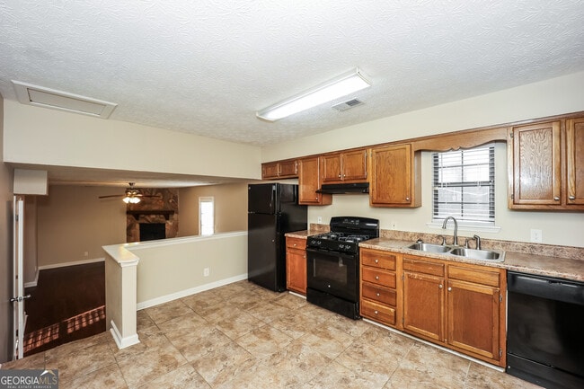 Building Photo - 284 Independence Dr