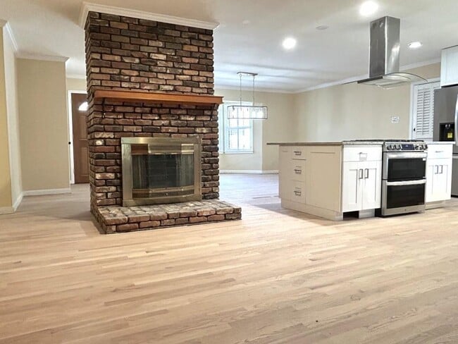 Building Photo - 1267 Arborvista Dr NE