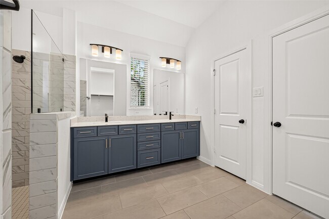 Building Photo - 453 Embden Rim Dr