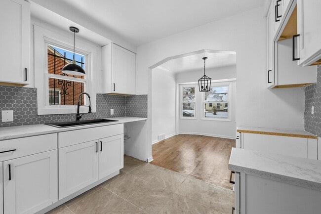 Building Photo - 18525 Westmoreland Rd