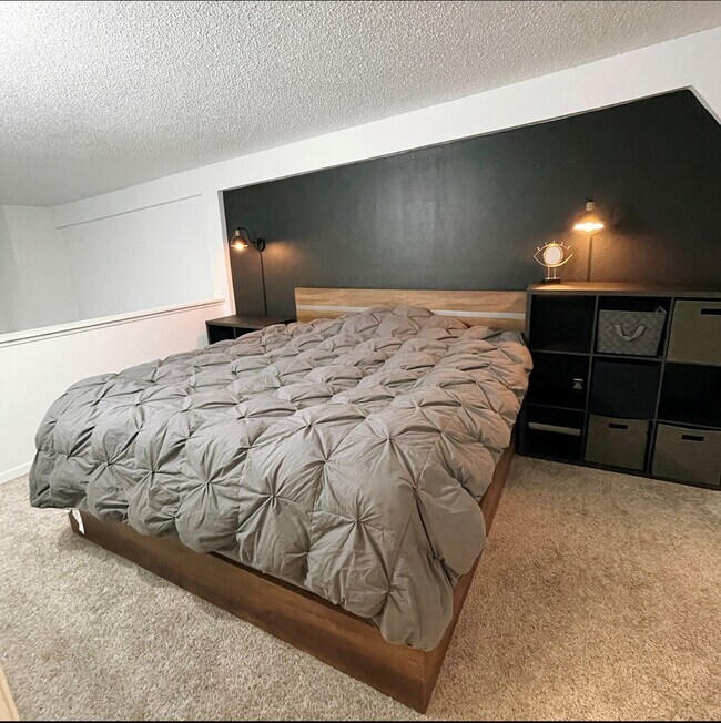 Building Photo - 405 Main St