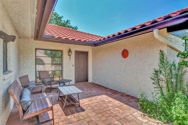 Building Photo - BEAUTIFUL 2 BEDROOM 2 BATHROOM + A DEN VILLA WITH GORGEOUS LAKE VIEWS!