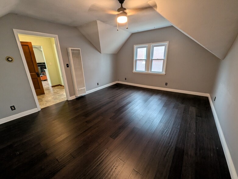 Living room - 2340 N Bremen St