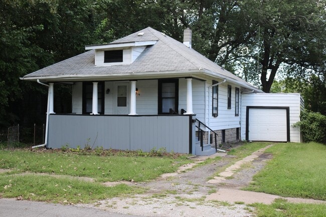 Primary Photo - LARGE HOME IN MILLER!