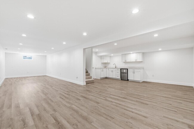 Building Photo - 15 Wildwood Dr