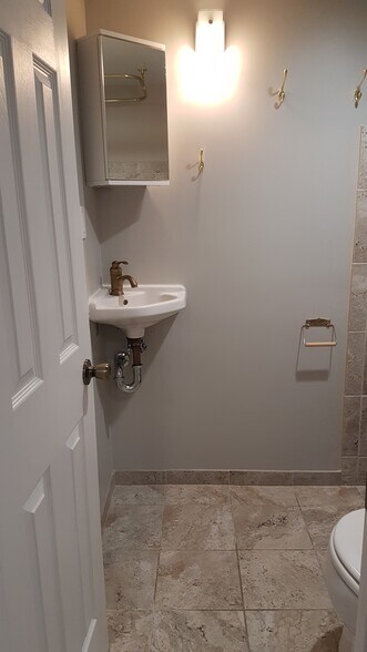 Bathroom - 407 B South 6th Street