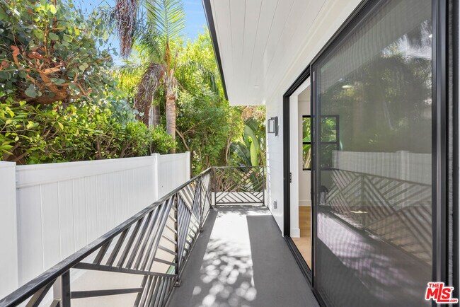 Building Photo - 926 17th St